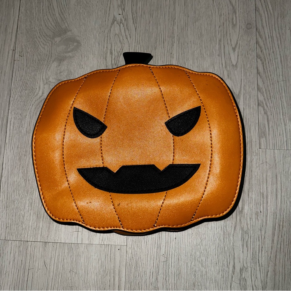 Pumpkin chain crossbody